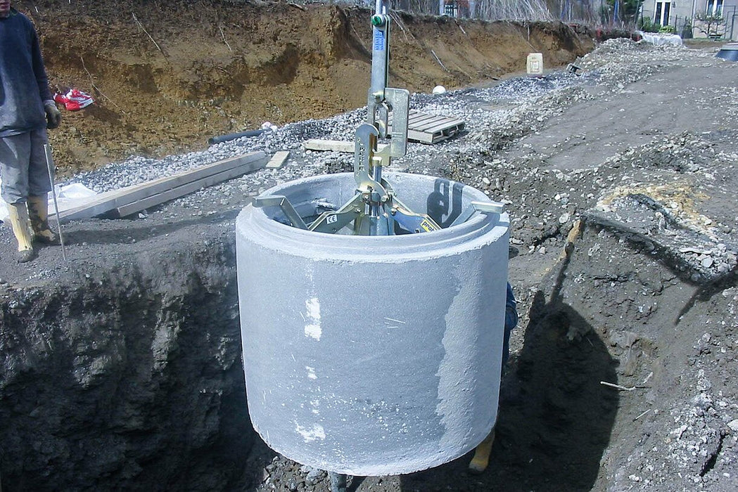 Manhole and Cone Installation Clamp SVZ-UNI-UK